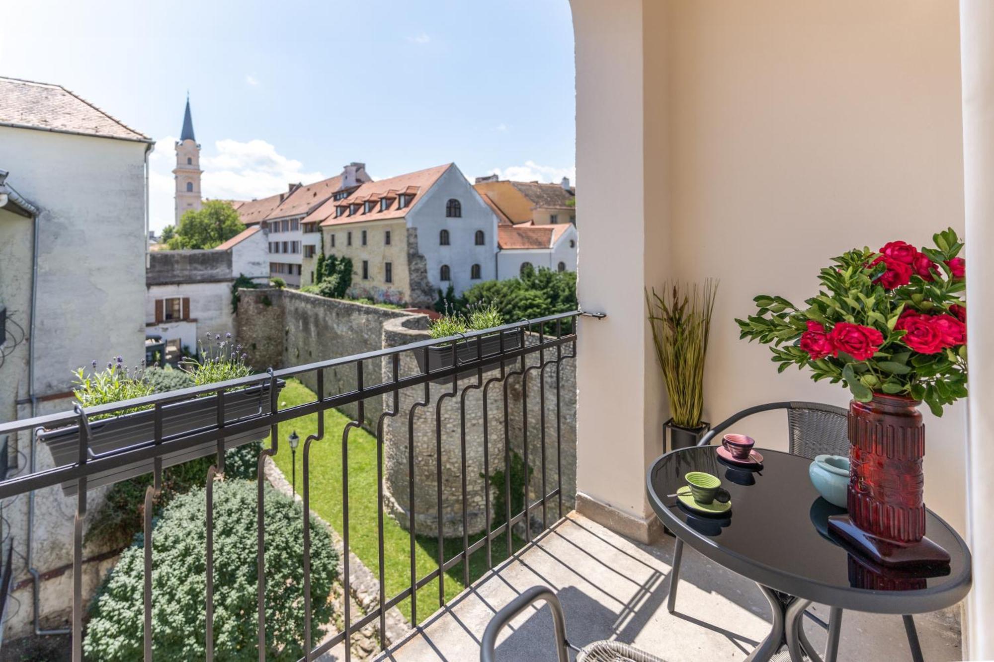 V62 Studio Apartments- In The Downtown Sopron Exterior foto